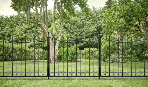 green plastic garden netting