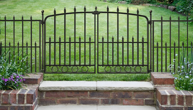 10 ft vinyl privacy fence